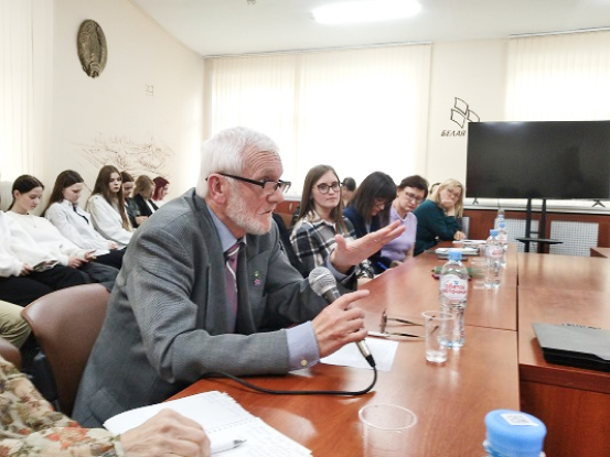 В рамках работы Общественного совета по нравственности в Доме литератора в Минске прошел круглый стол